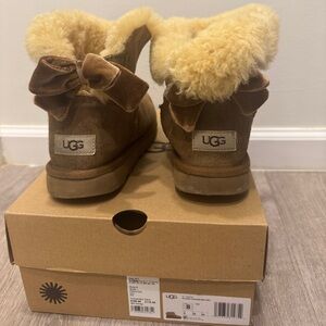 UGG Tan Boots with Bow and Shearling